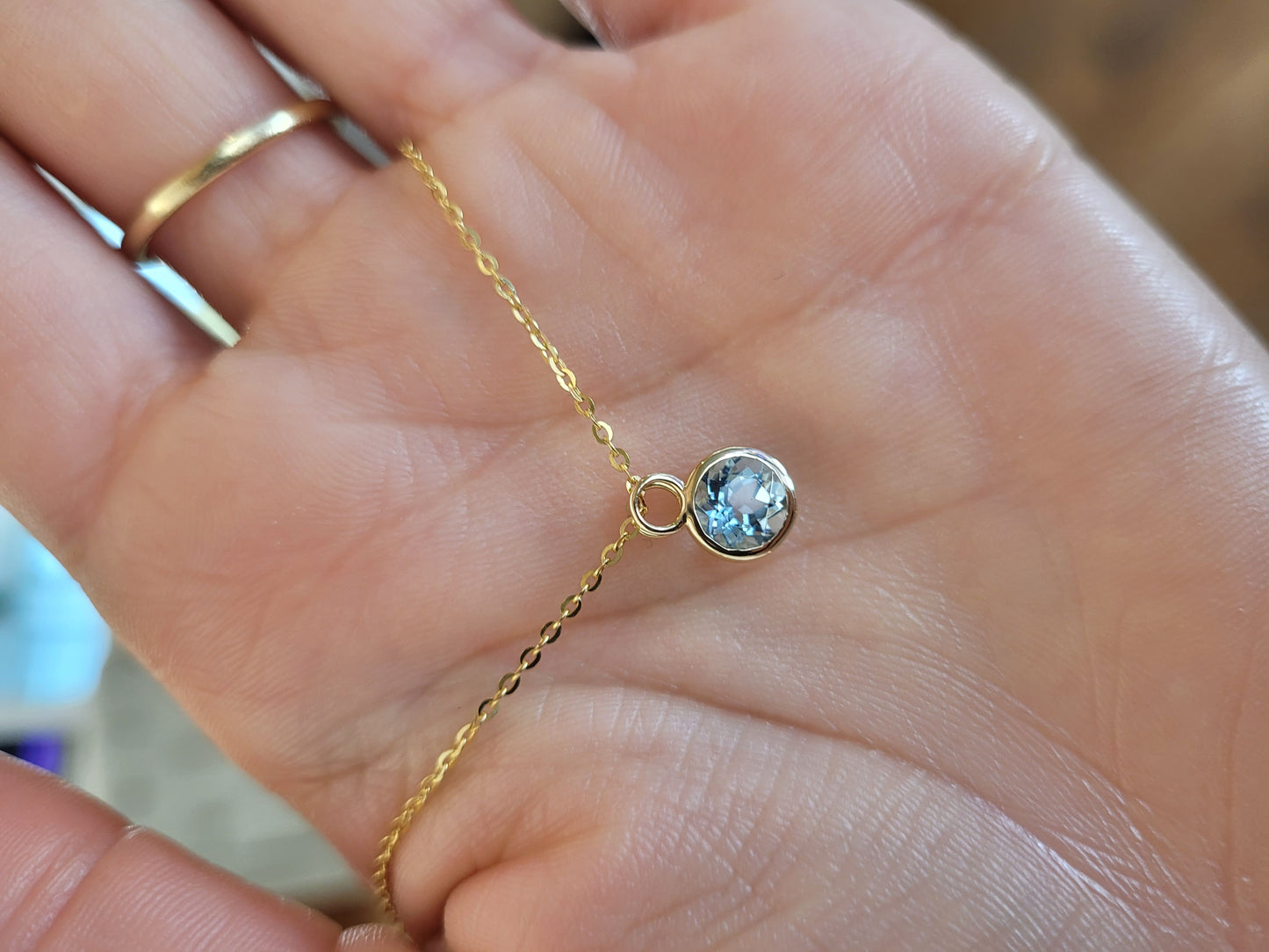 Round Aquamarine Pendant 