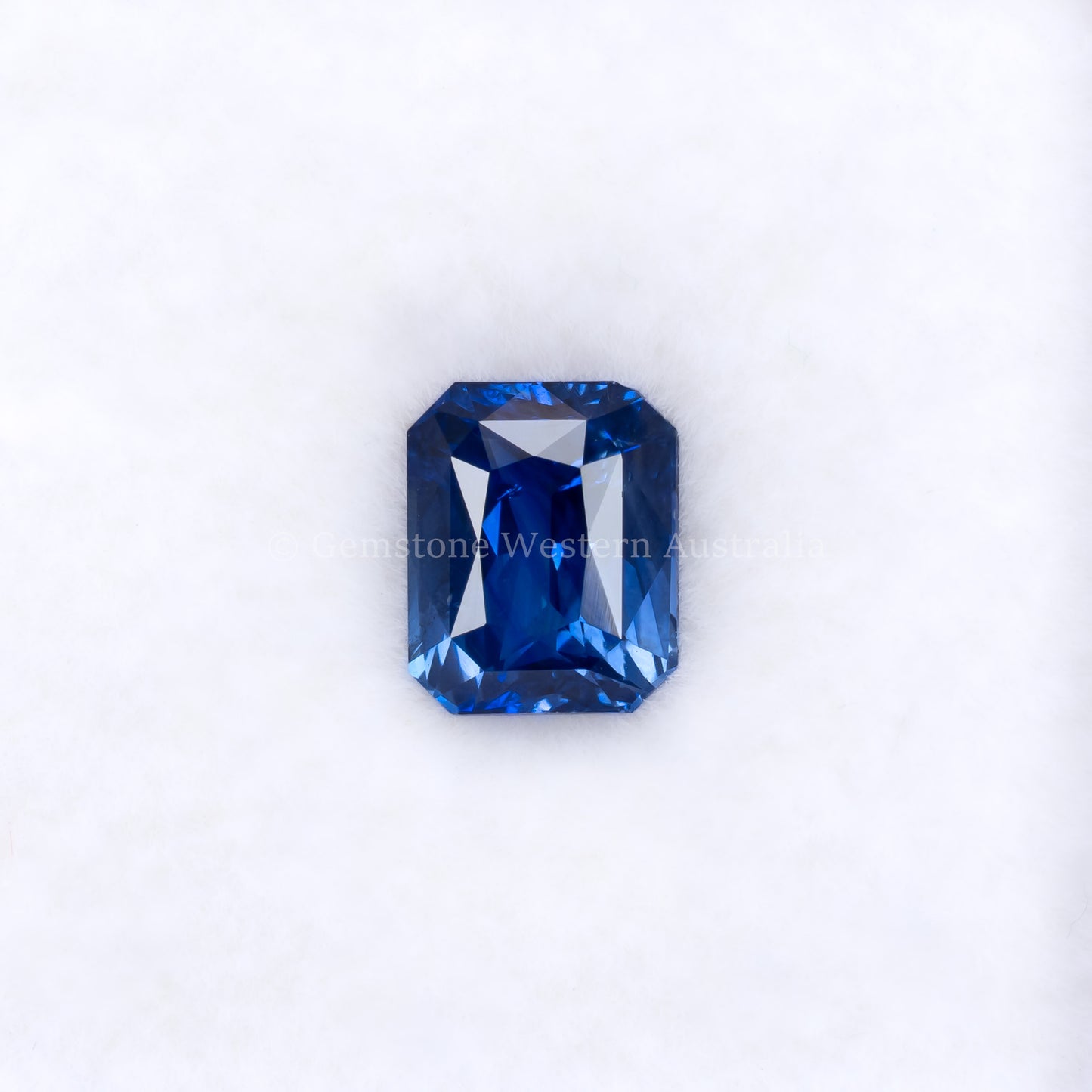 1.11CT NATURAL UNHEATED VIVID BLUE SAPPHIRE in white background