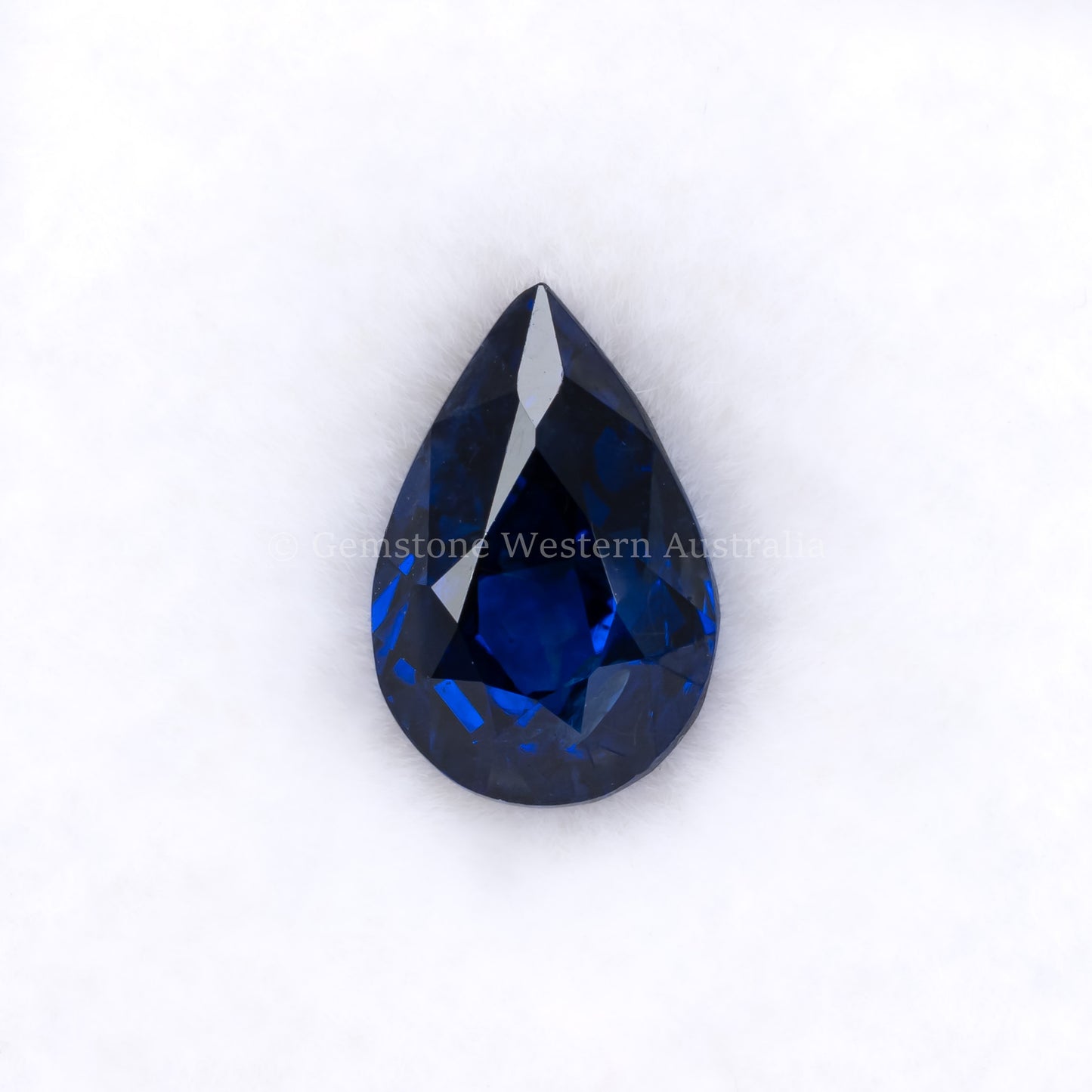 2.00CT NATURAL ROYAL BLUE SAPPHIRE in white background