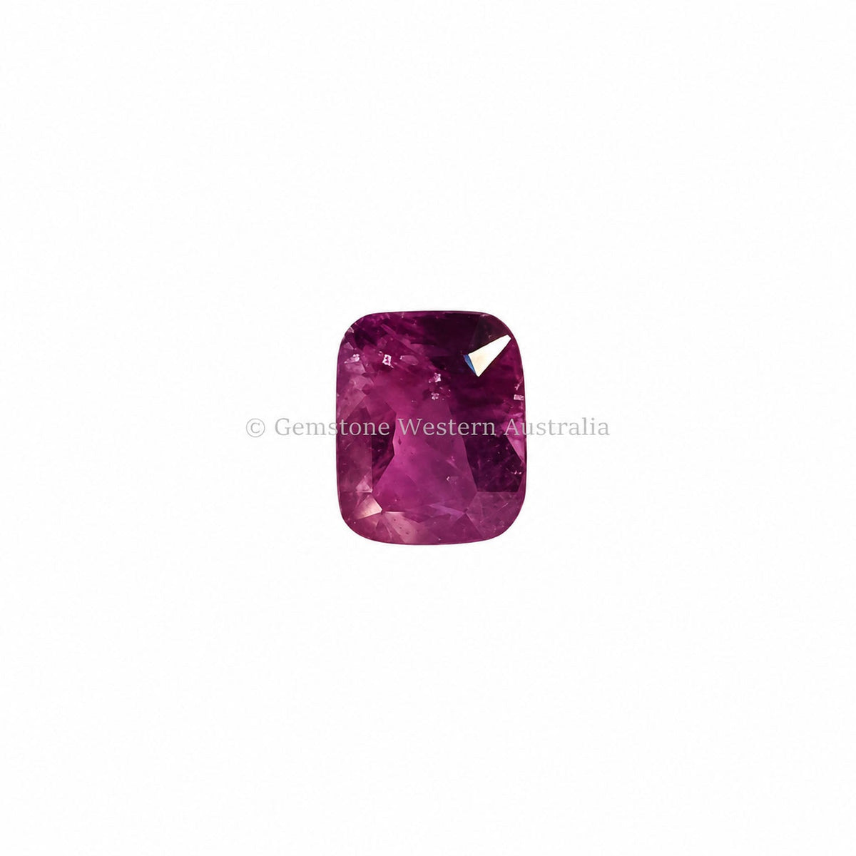 0.63 ct alexandrite under warm light showing its colour change
