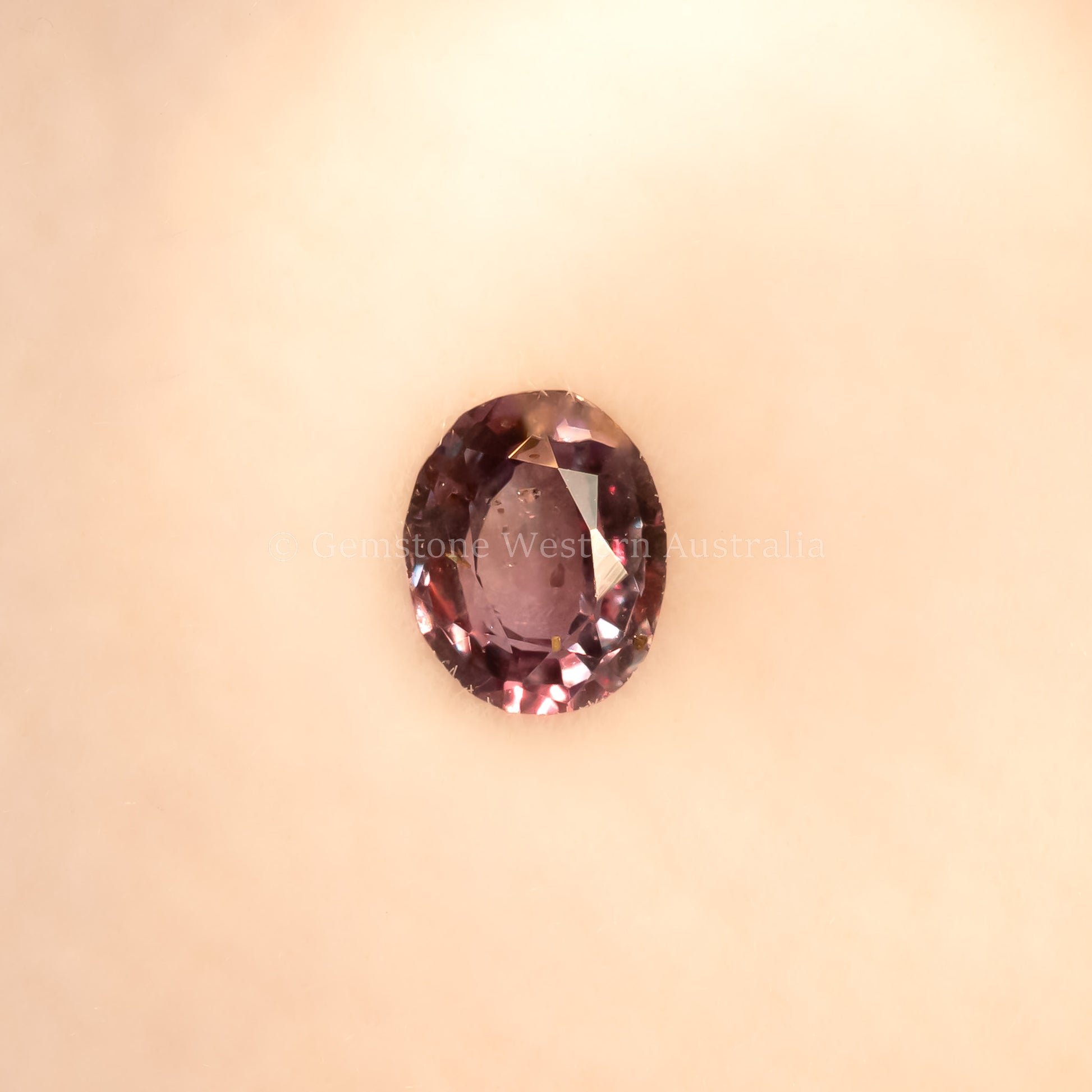 0.20 CT NATURAL ALEXANDRITE - OVAL CUT - CANDLE LIGHT