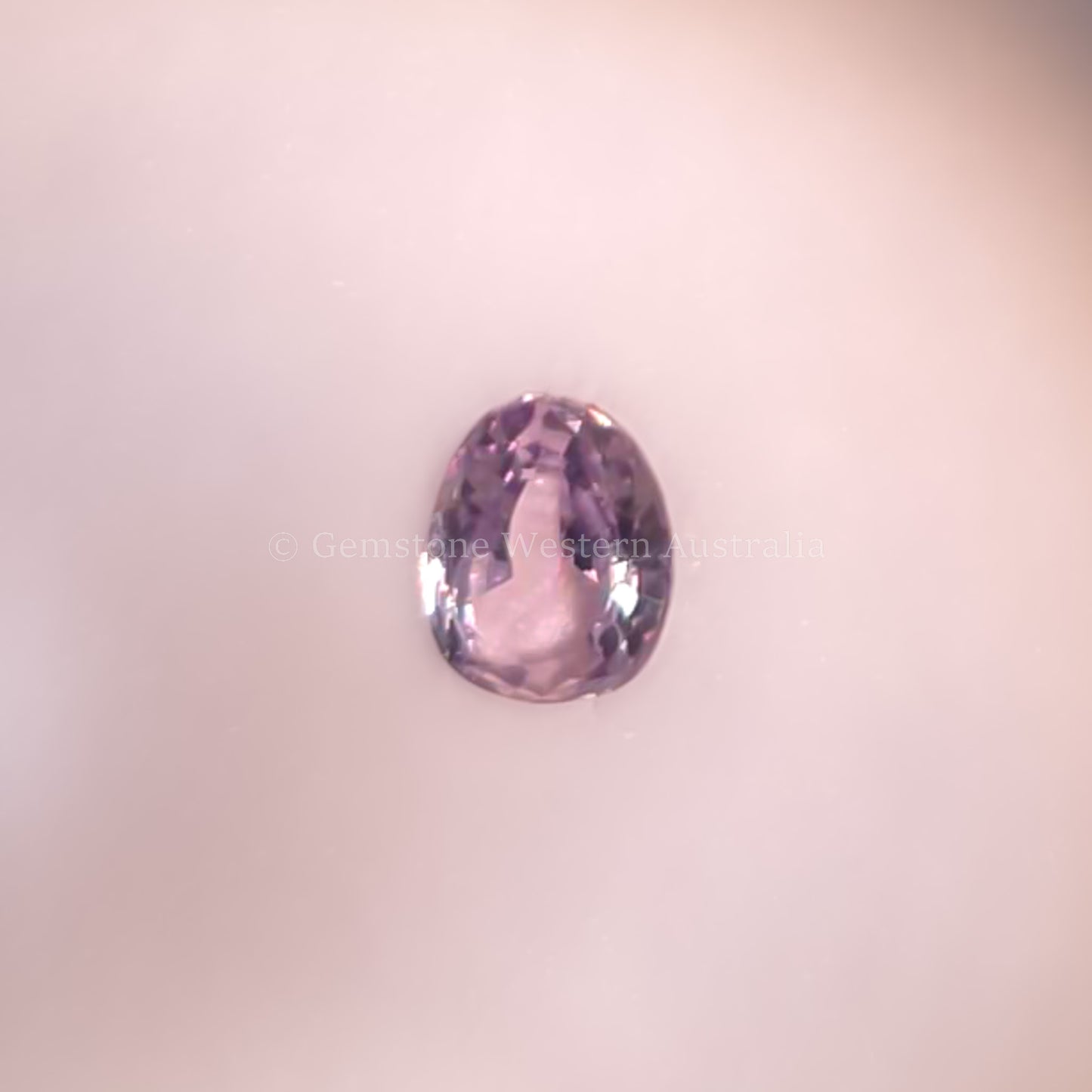 0.50 NATURAL ALEXANDRITE OVAL CUT UNDER CANDLE LIGHT