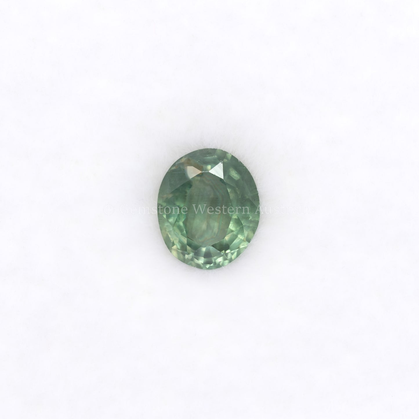 0.42 CT NATURAL ALEXANDRITE - OVAL CUT UNDER WHITE LIGHT