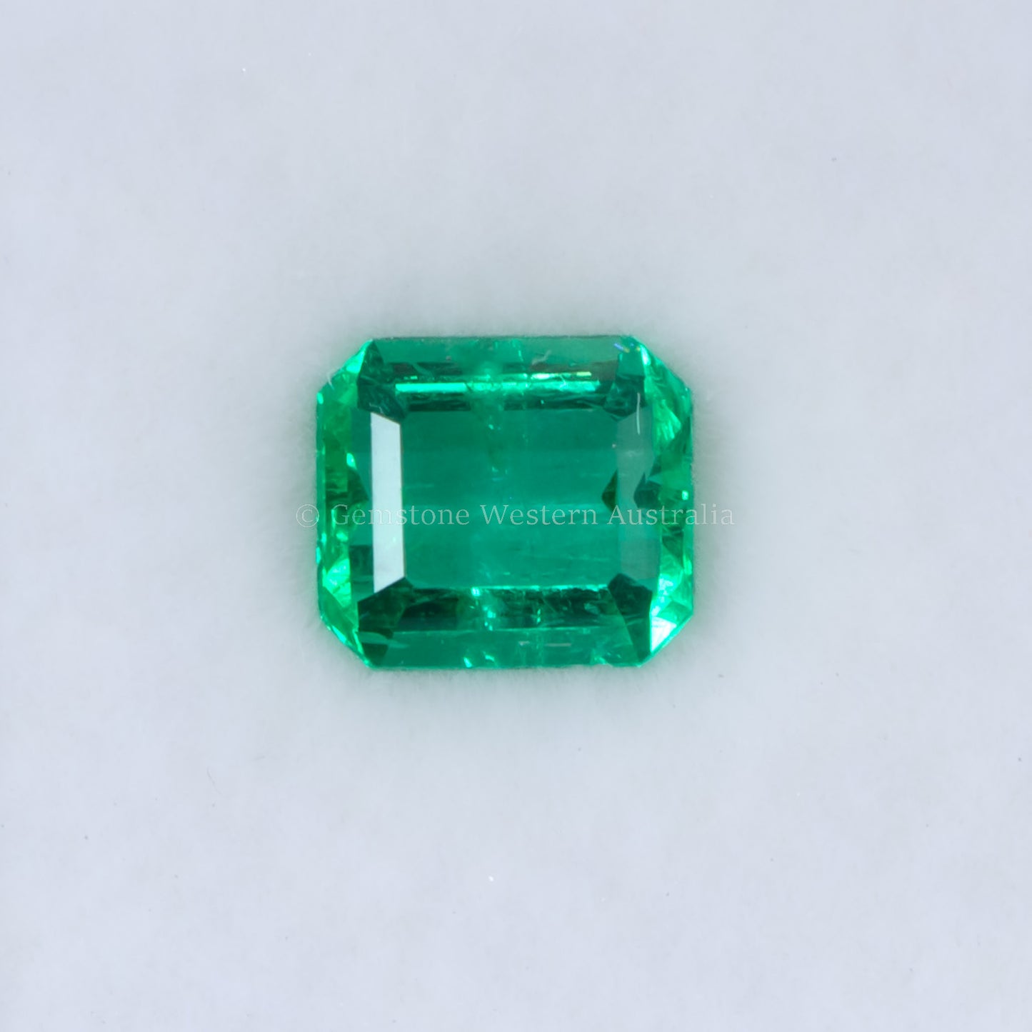 1.01 CT NATURAL COLOMBIAN EMERALD - EMERALD CUT
