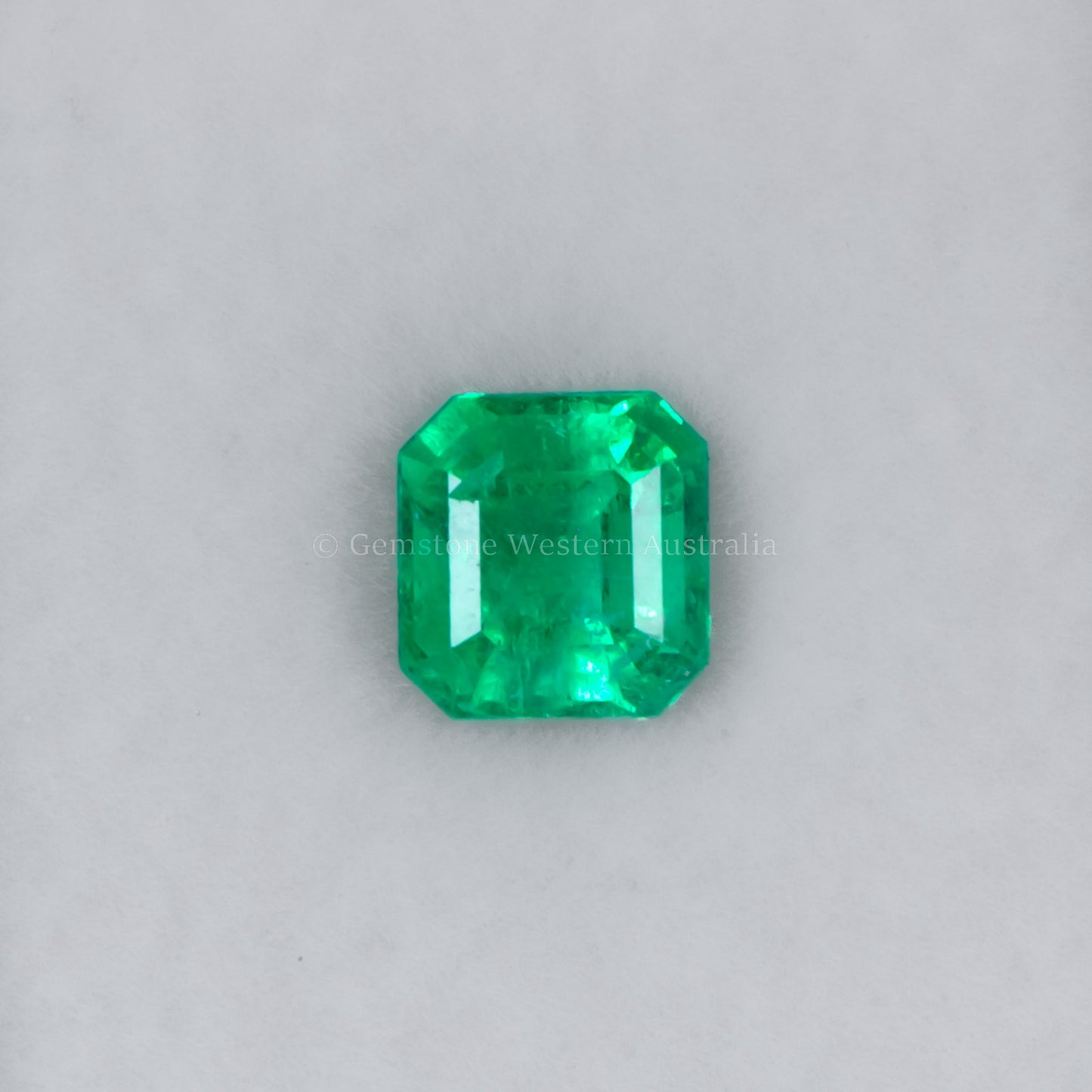 0.92 CT NATURAL COLOMBIAN EMERALD - EMERALD CUT