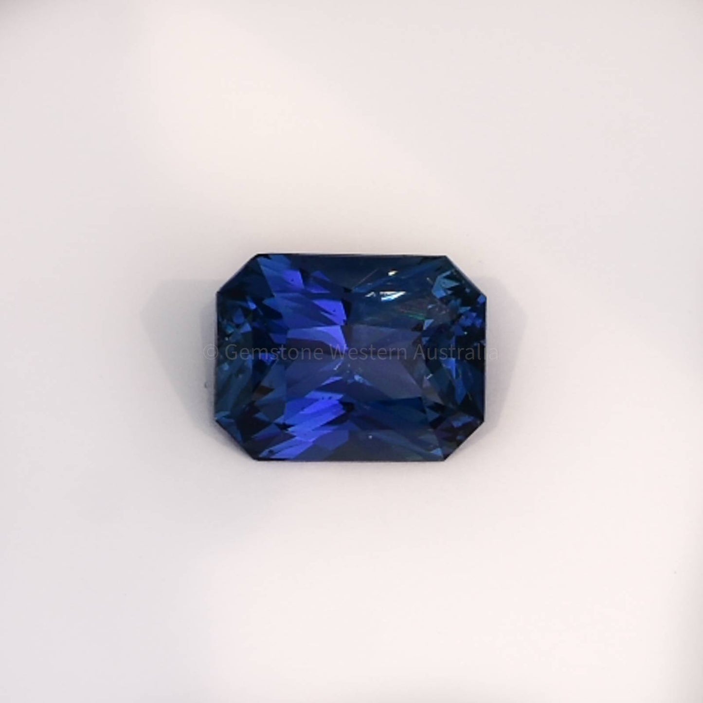 3.04 CT NATURAL VIVID BLUE RADIANT MIX CUT