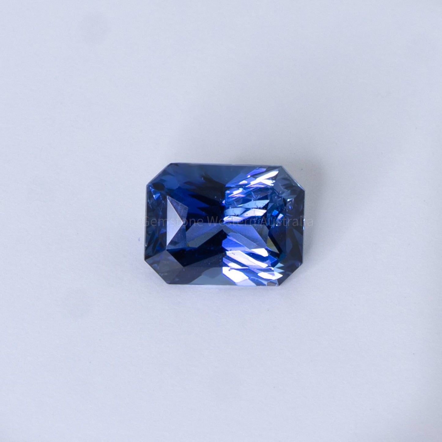 3.04 CT NATURAL VIVID BLUE RADIANT MIX CUT
