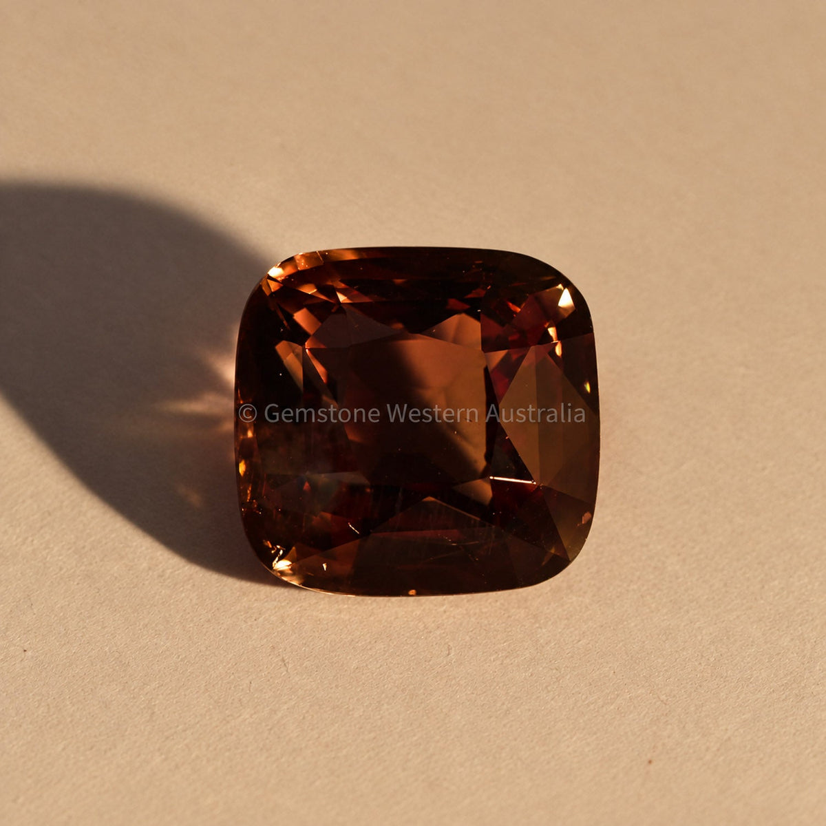 3.6 ct alexandrite under warm light showing its colour change