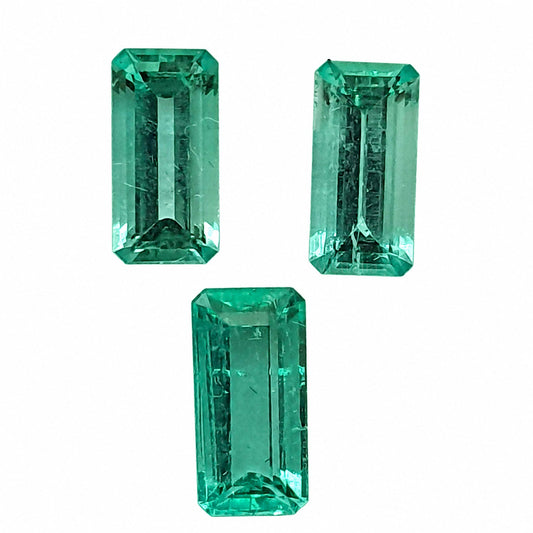 Three natural Colombian emeralds totalling 2.54 ct, emerald cut