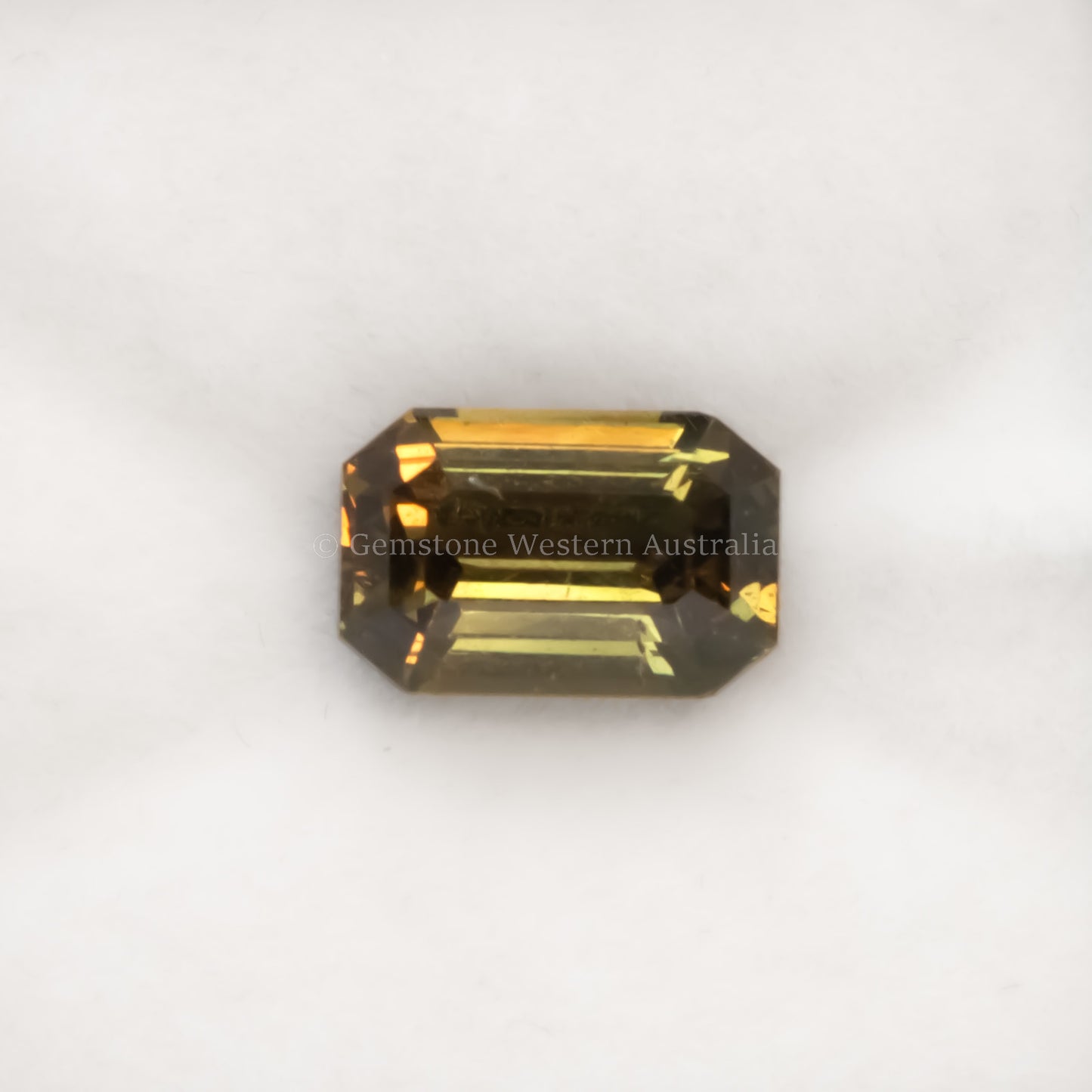 4.02 CT NATURAL UNHEATED YELLOWISH GREEN SAPPHIRE - RADIANT CUT