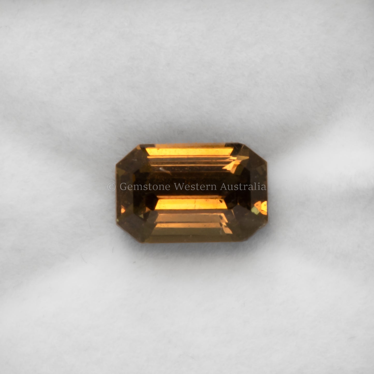 4.02 CT NATURAL UNHEATED YELLOWISH GREEN SAPPHIRE - RADIANT CUT