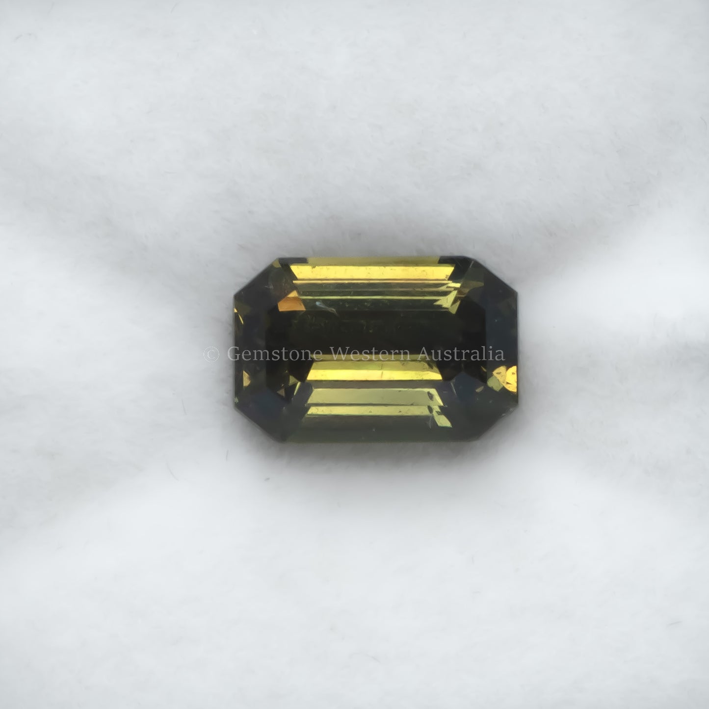 4.02 CT NATURAL UNHEATED YELLOWISH GREEN SAPPHIRE - RADIANT CUT