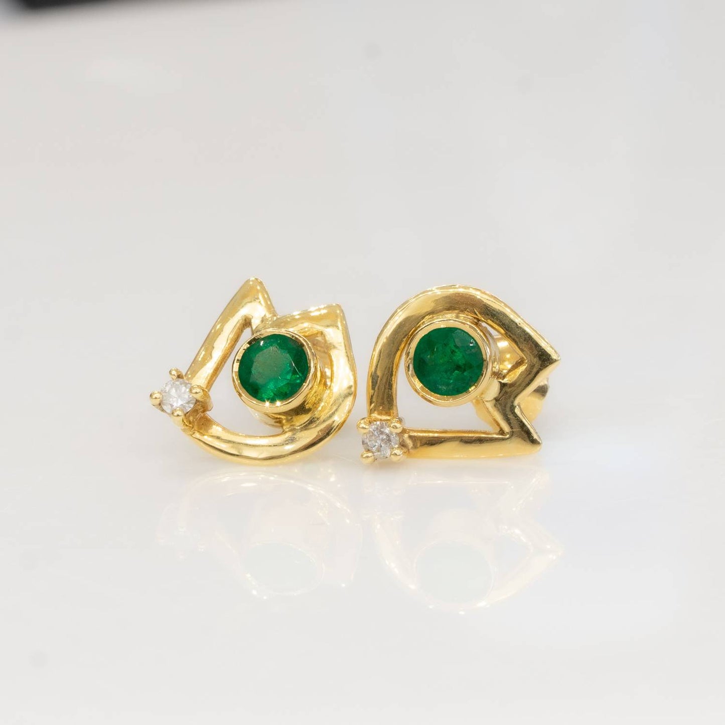 Emerald Gold Stud Earrings in 18K Yellow Gold