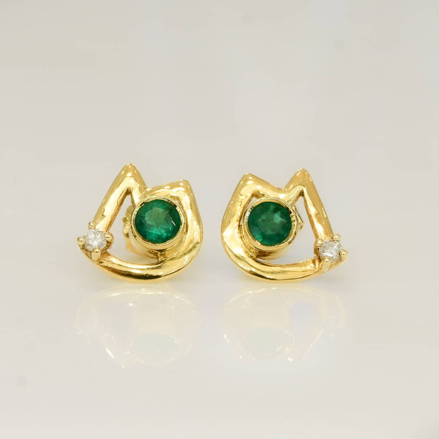 Emerald Gold Stud Earrings in 18K Yellow Gold