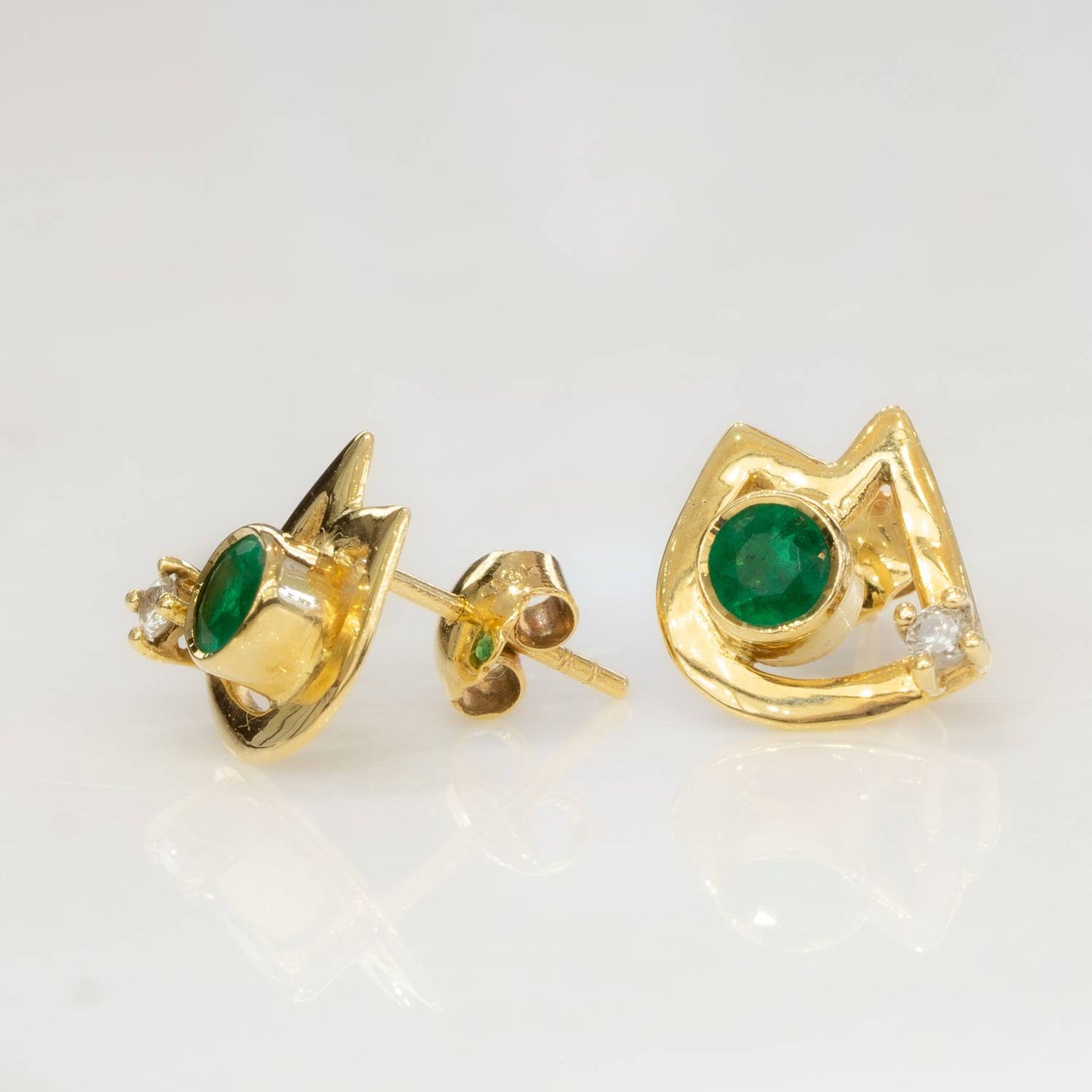 Emerald Gold Stud Earrings in 18K Yellow Gold