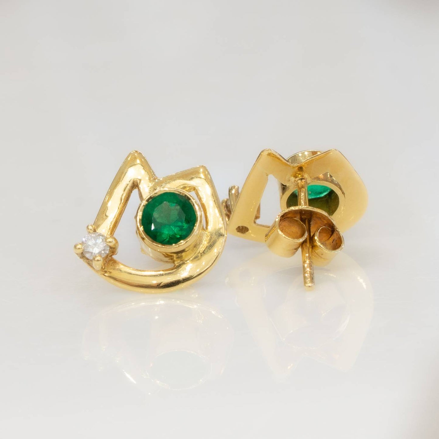 Emerald Gold Stud Earrings in 18K Yellow Gold