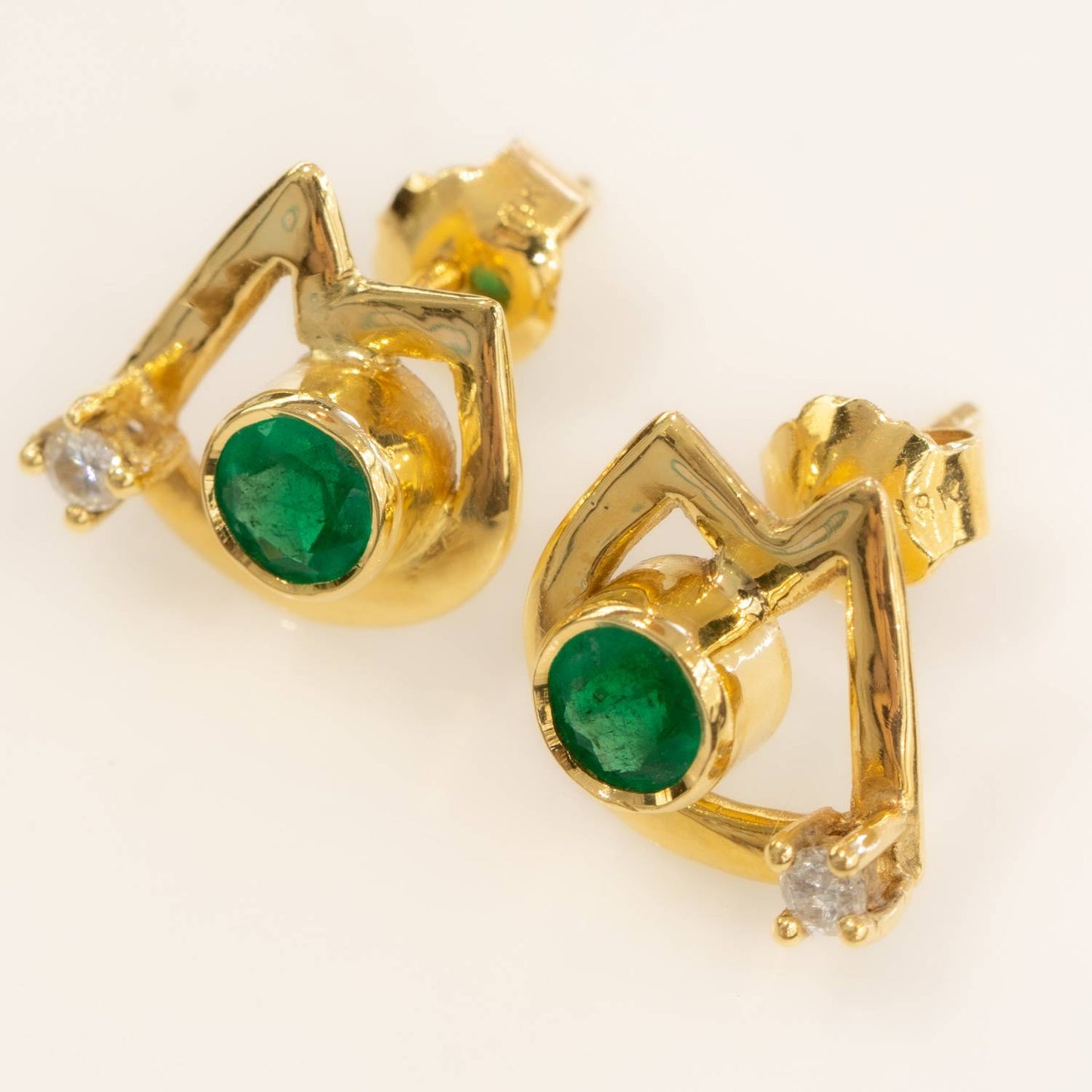 Emerald Gold Stud Earrings in 18K Yellow Gold