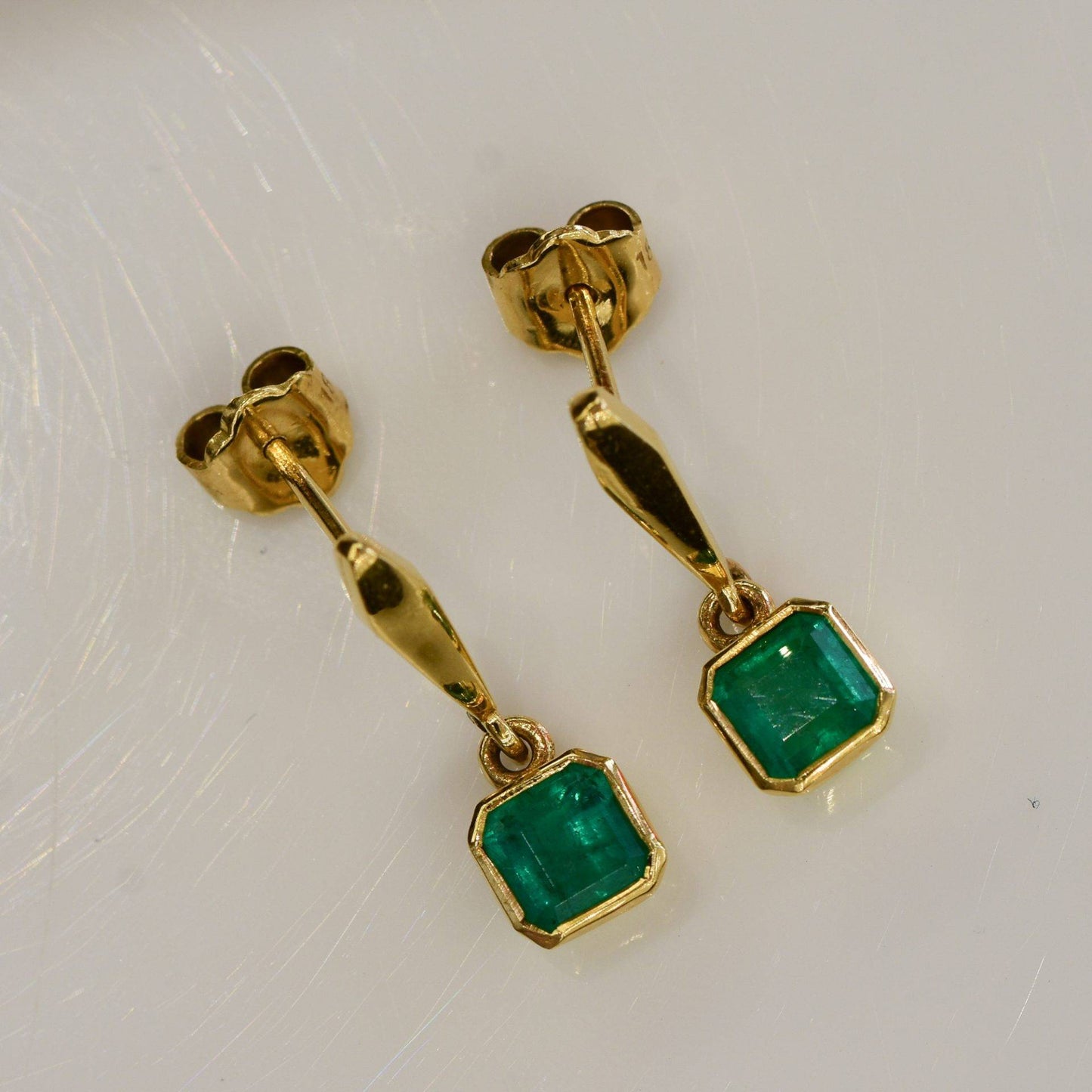 Colombian Emerald Drop Earrings in 18K Yellow Gold