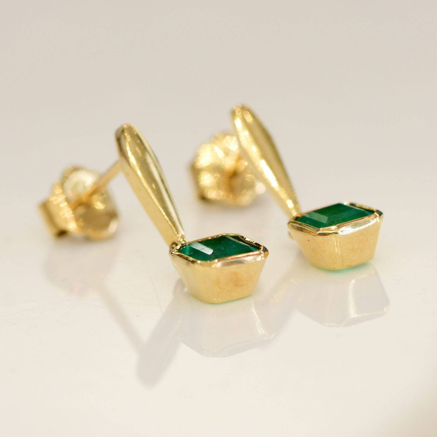Colombian Emerald Drop Earrings in 18K Yellow Gold