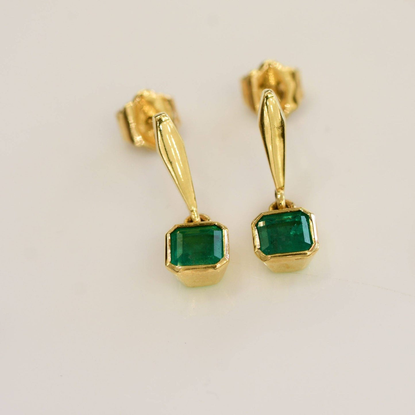 Colombian Emerald Drop Earrings in 18K Yellow Gold