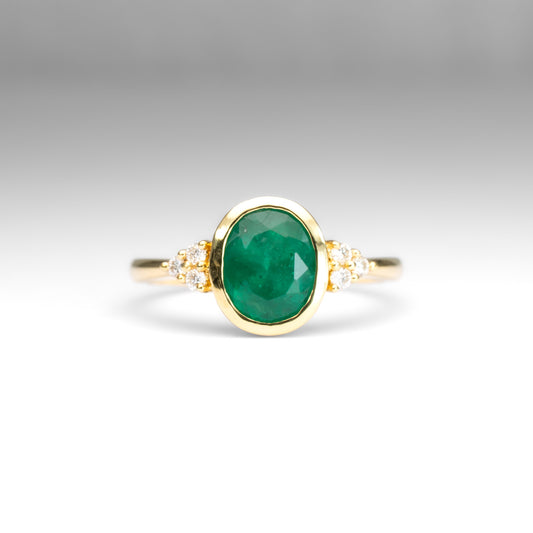 front view of Emerald and Diamonds Ring 1.66 carats Colombian Emerald in light grey background