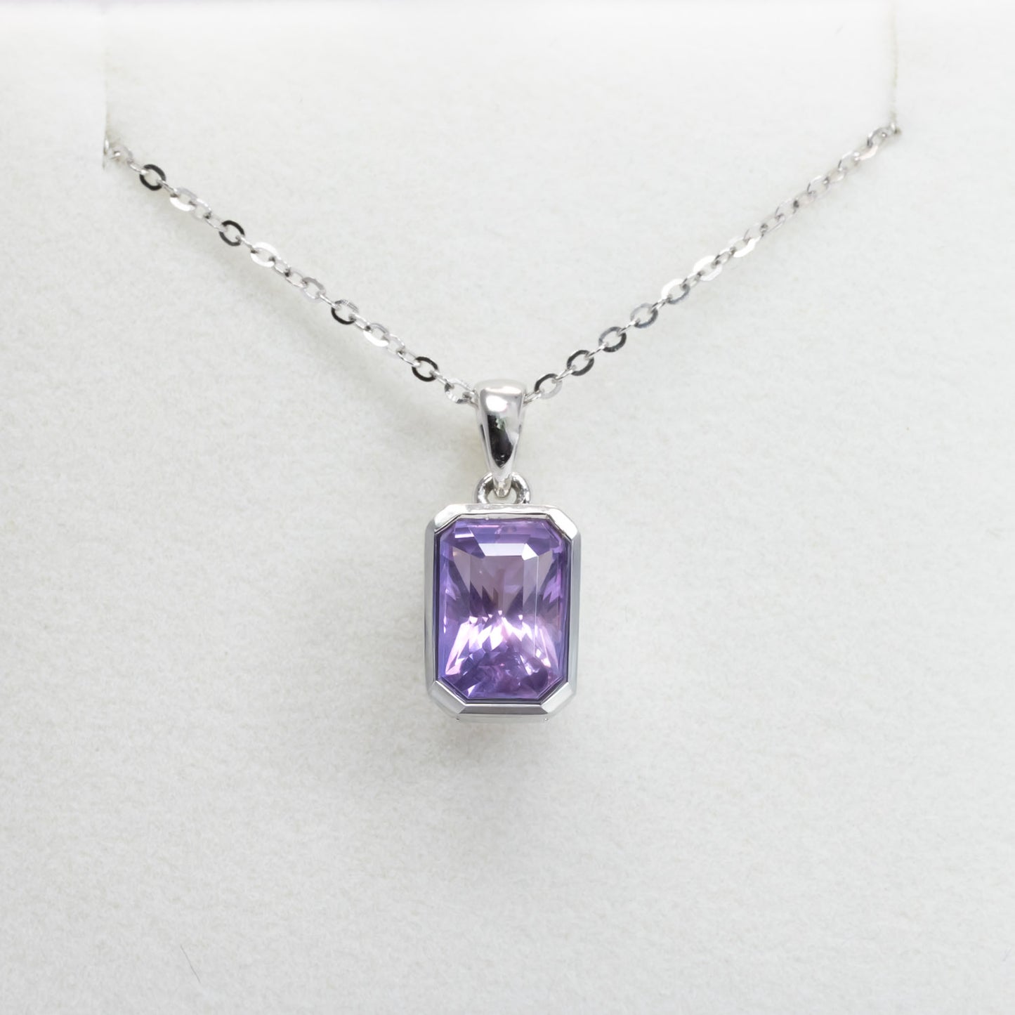3.10ct unheated Violet Sapphire Pendant in 950 Platinum in white background