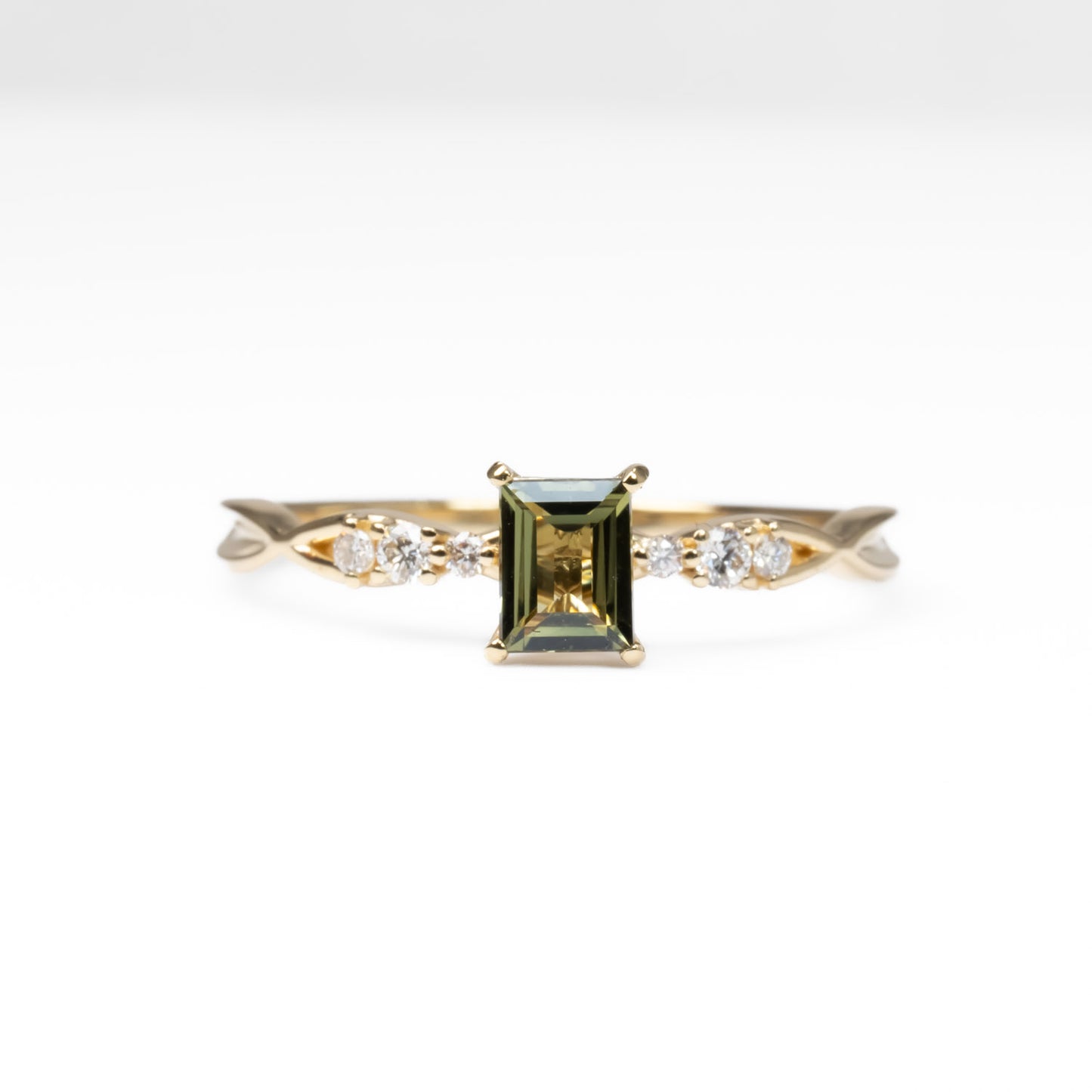front view of Natural Alexandrite and Diamond Ring 0.38ct Princess Cut in 18K Yellow Gold in white background