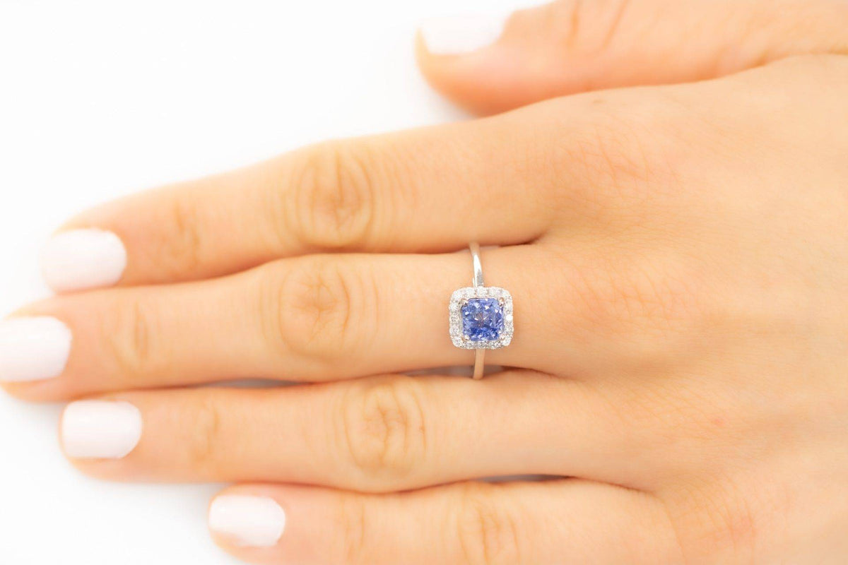 2 Carats Sapphire Halo Ring in 18K White Gold