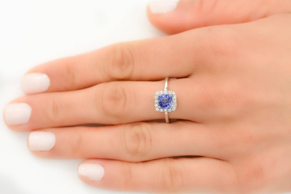 2 Carats Sapphire Halo Ring in 18K White Gold