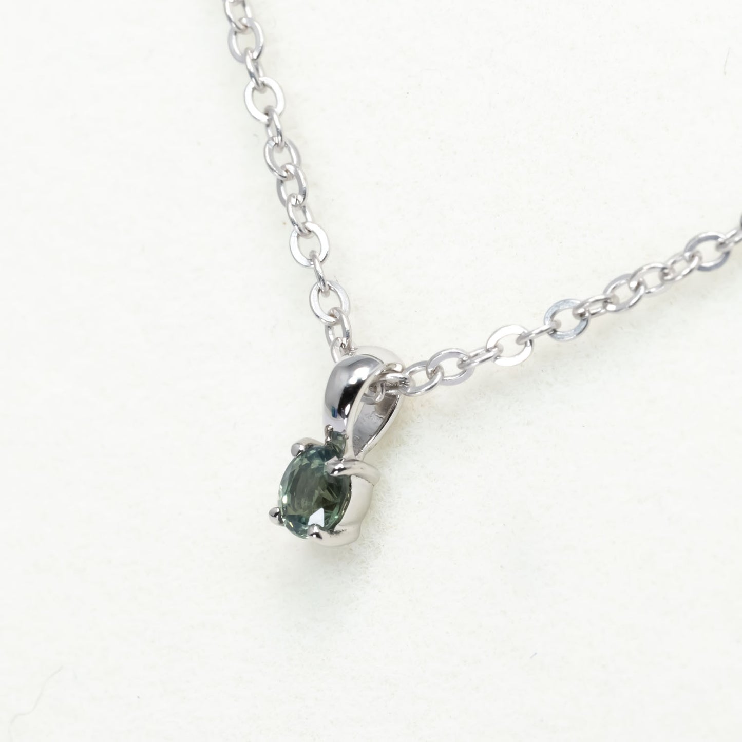 side view of Alexandrite Pendant in Platinum 950 - 0.18ct Apple Green Hue
