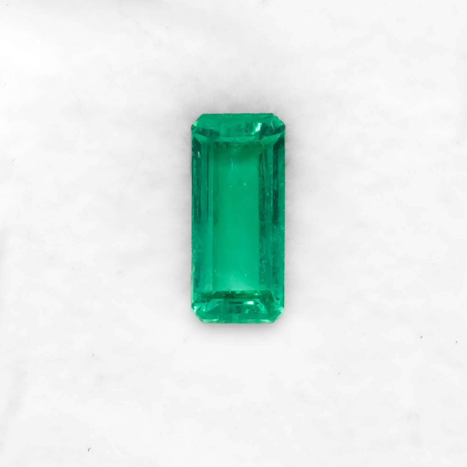front view of 1.77 CT NATURAL COLOMBIAN EMERALD - ELONGATED EMERALD CUT