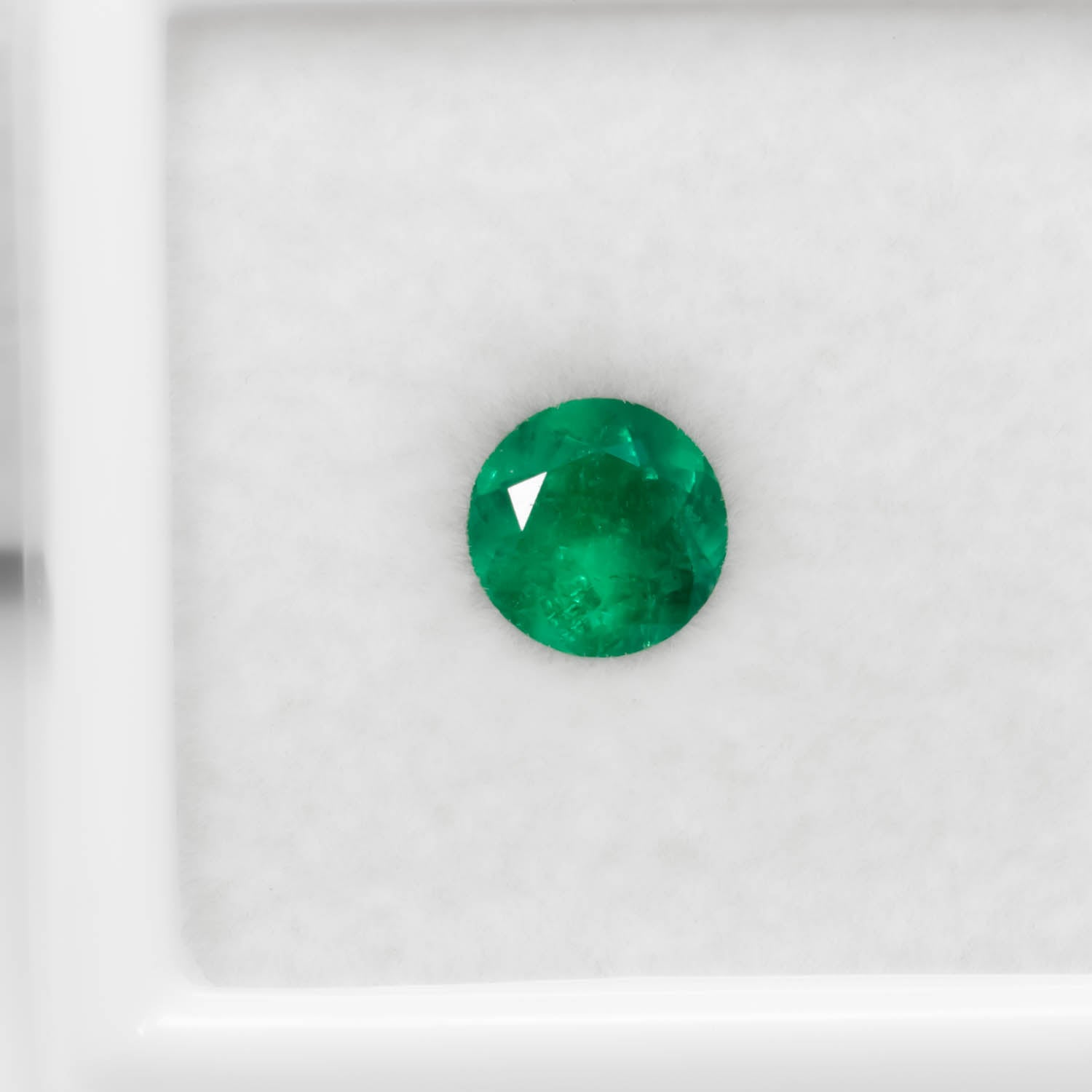 front view of 0.72CT Natural Colombian Emerald – Round Cut Strong Green Gemstone