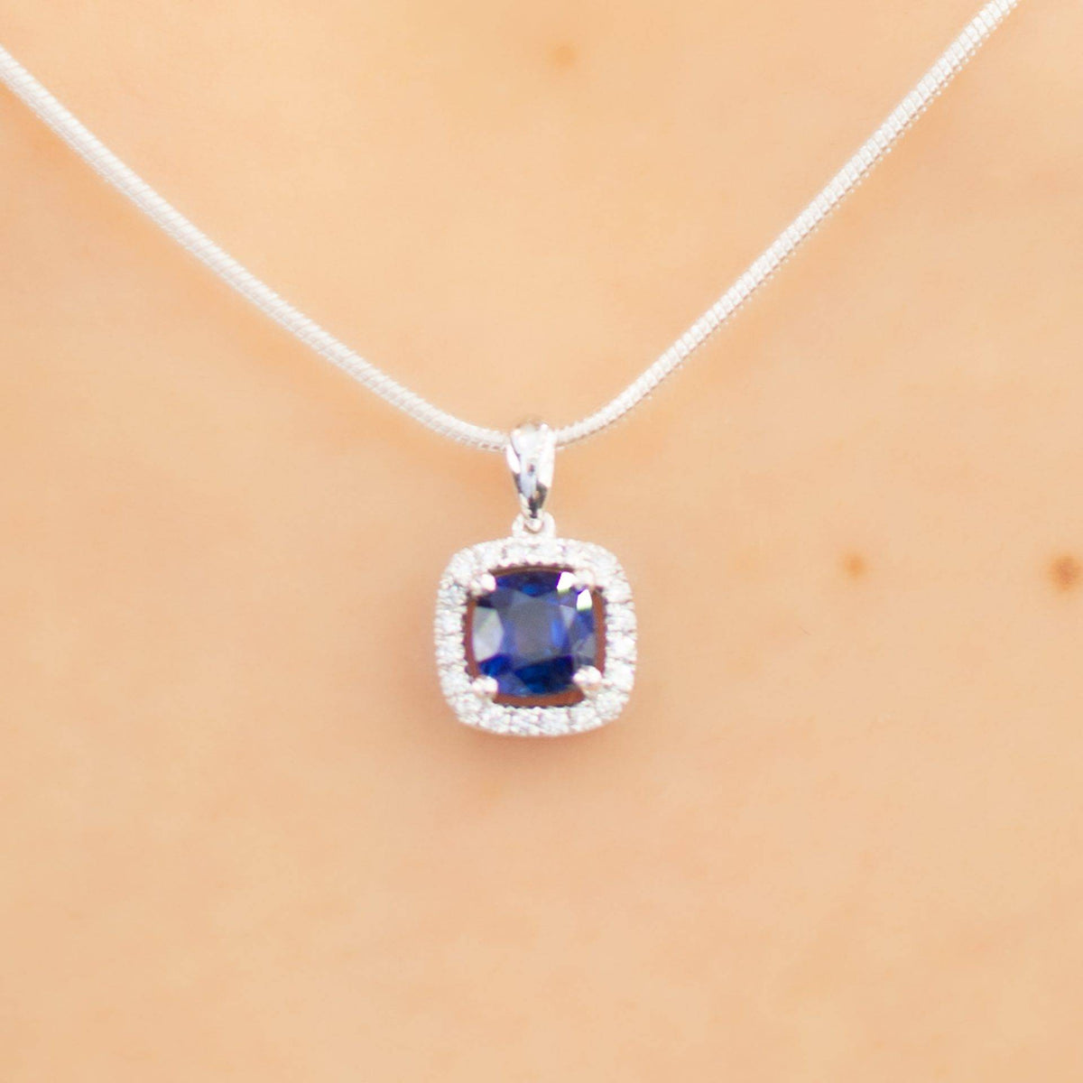 Vivid Blue Natural Sapphire Diamond Pendant 18k Gold