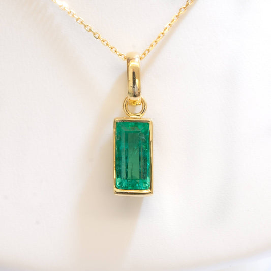 2.32ct Natural Colombian Emerald Pendant in 18K Yellow Gold