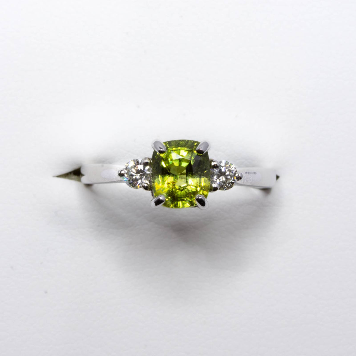 Rare and Exclusive Alexandrite and Diamond Ring in 18K Gold
