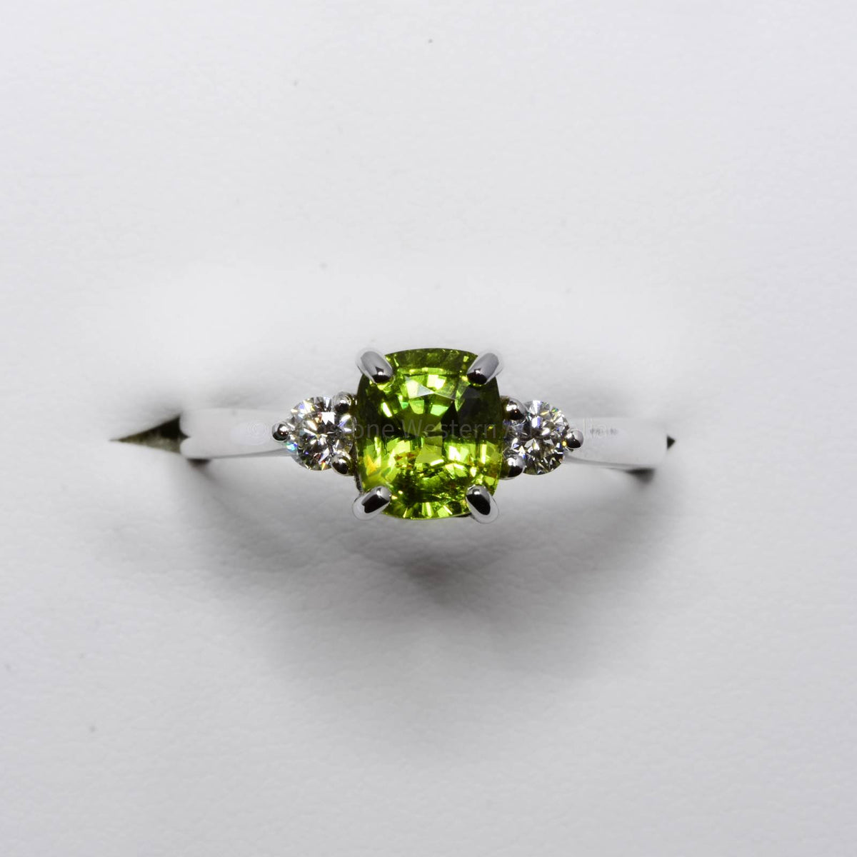 Rare and Exclusive Alexandrite and Diamond Ring in 18K Gold