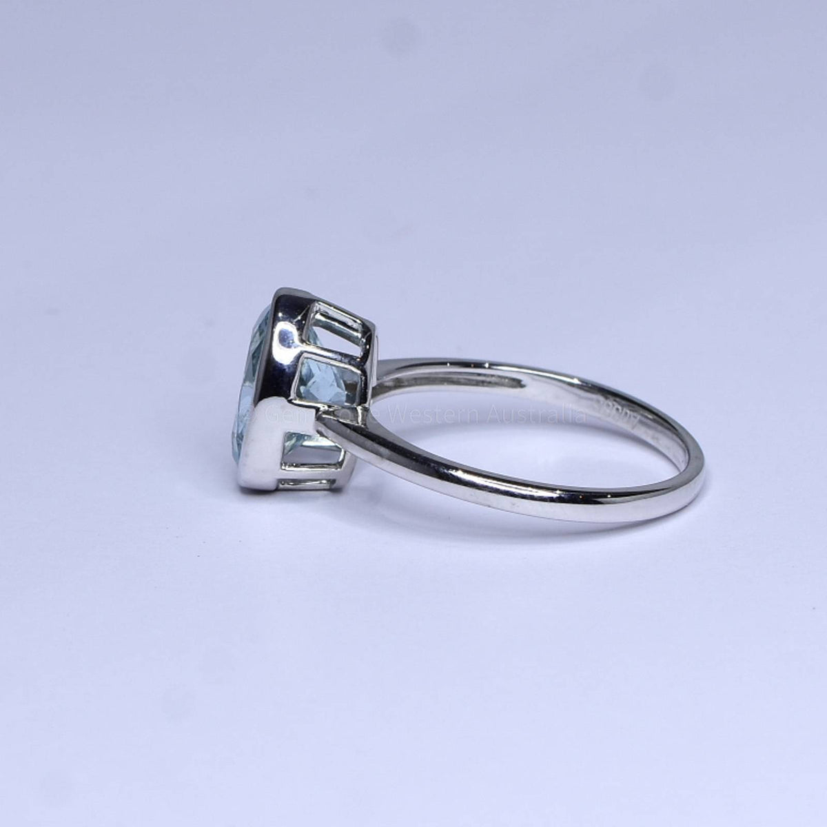 Oval Cut 2.0 ct Aquamarine Ring in White Gold
