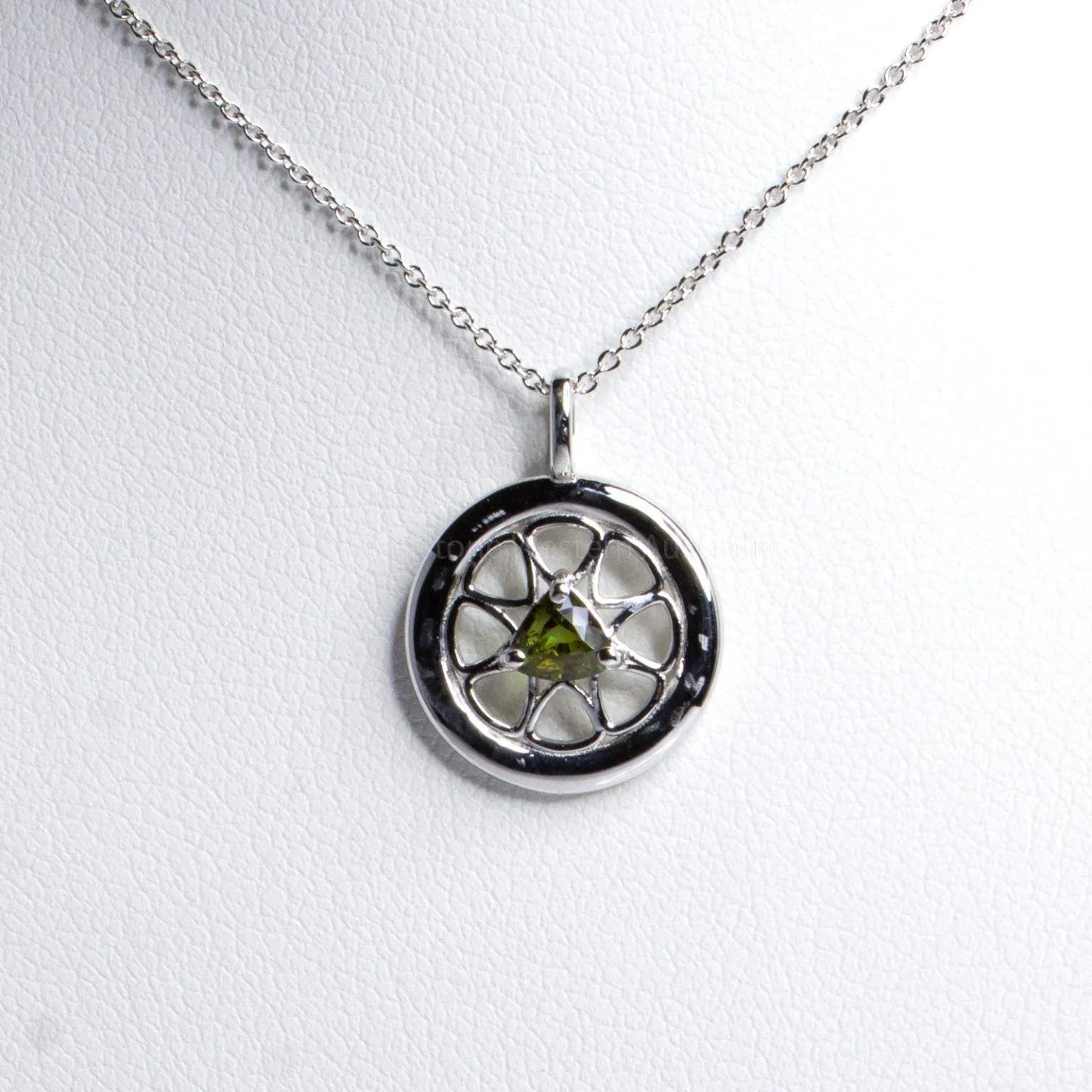 Round Design Natural Alexandrite Pendant in 18K White Gold Alexandrite pendant and Chain