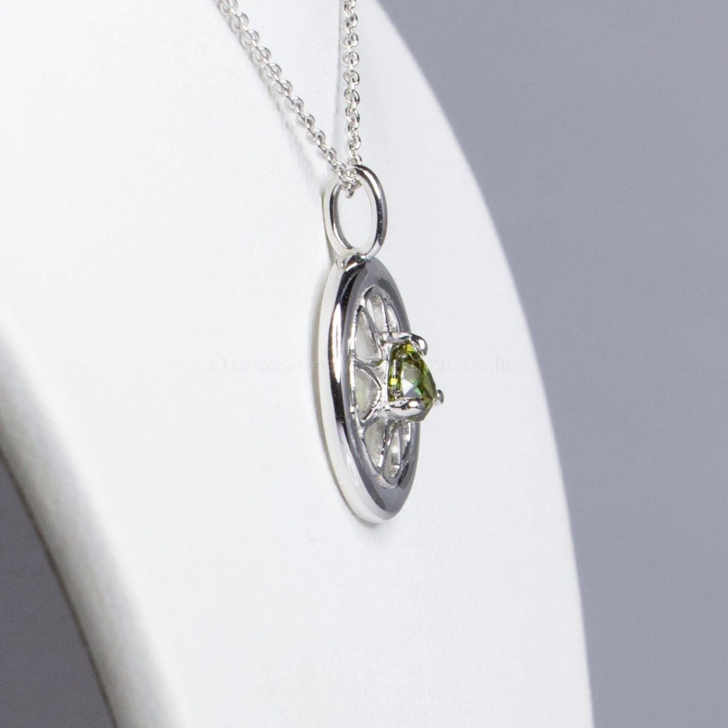 Round Design Natural Alexandrite Pendant in 18K White Gold Alexandrite pendant and Chain