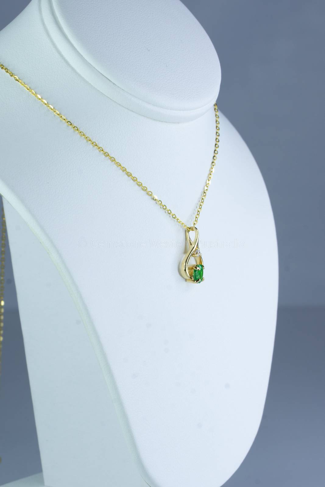 Natural Colombian Emerald Diamond Pendant Necklace in 18K Yellow Gold