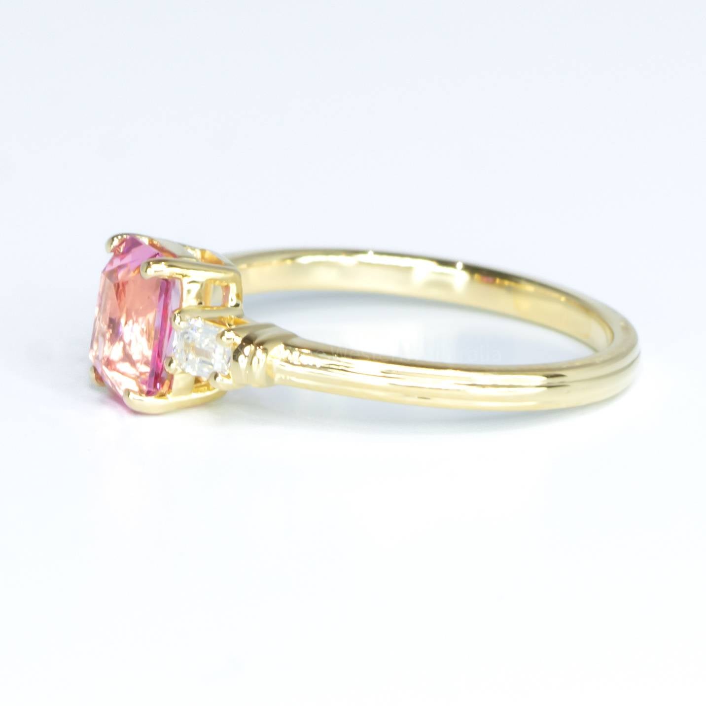 Natural Padparadscha Sapphire and Diamonds Ring in 18K Gold