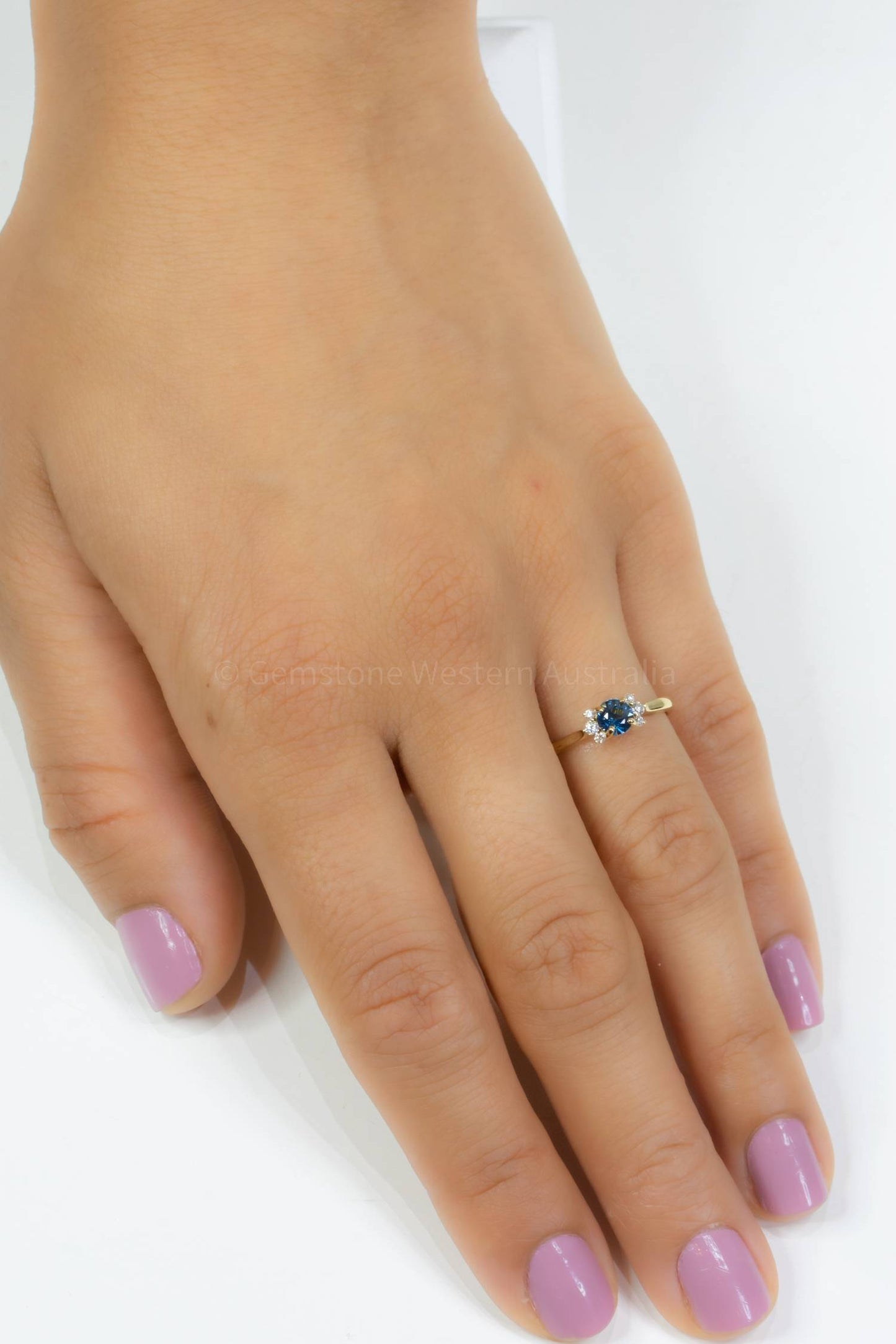 Natural Teal Sapphire and Diamonds Ring in 14K Gold