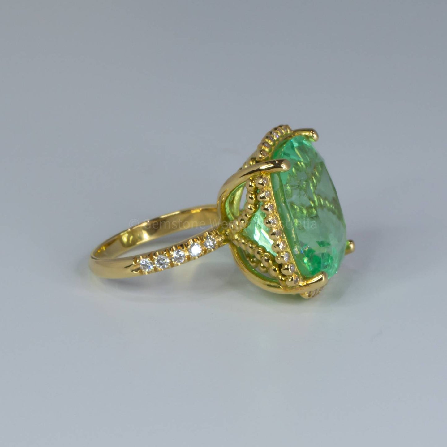 Magnificent 19 Carat Natural Colombian Emerald and Diamond Ring, 18K Yellow Gold Cocktail Ring