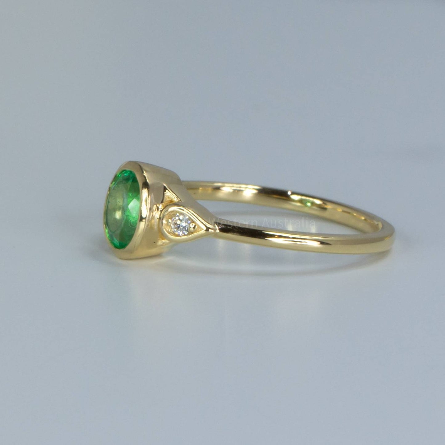 Oval Colombian Emerald and Diamonds Ring, 18K Gold Emerald Engagement Ring, Oval Cut Emerald Gold Ring, Emerald 18K Gold Ring