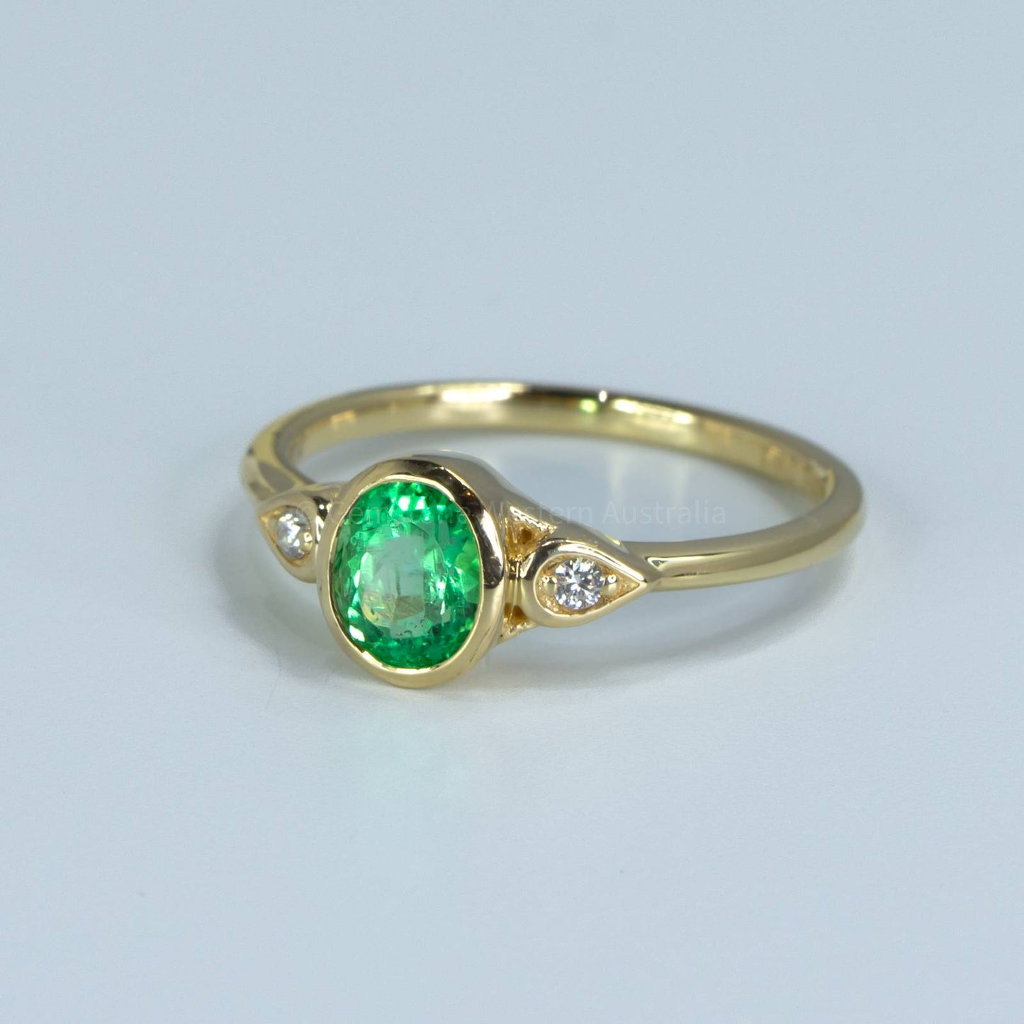 Oval Colombian Emerald and Diamonds Ring, 18K Gold Emerald Engagement Ring, Oval Cut Emerald Gold Ring, Emerald 18K Gold Ring
