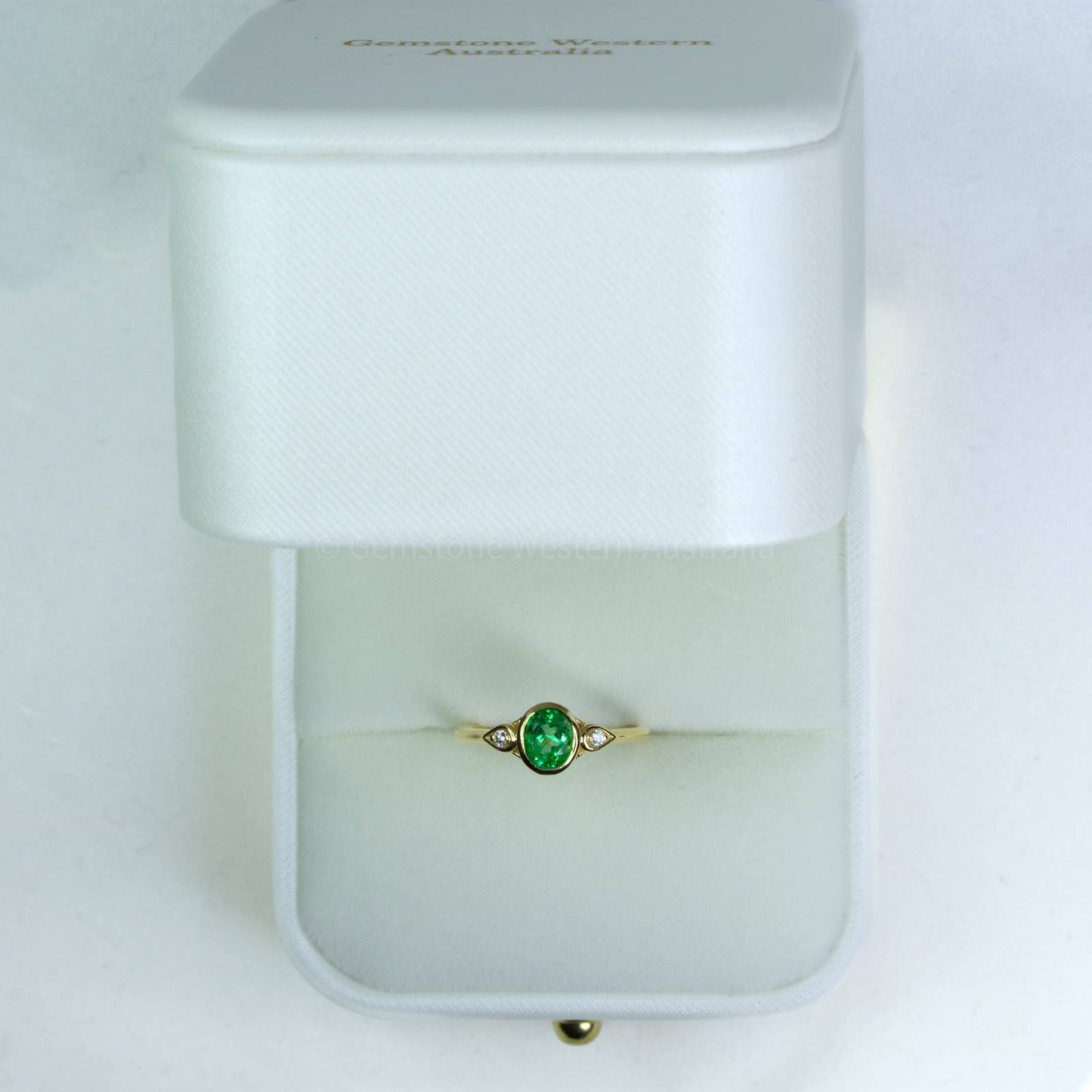 Oval Colombian Emerald and Diamonds Ring, 18K Gold Emerald Engagement Ring, Oval Cut Emerald Gold Ring, Emerald 18K Gold Ring