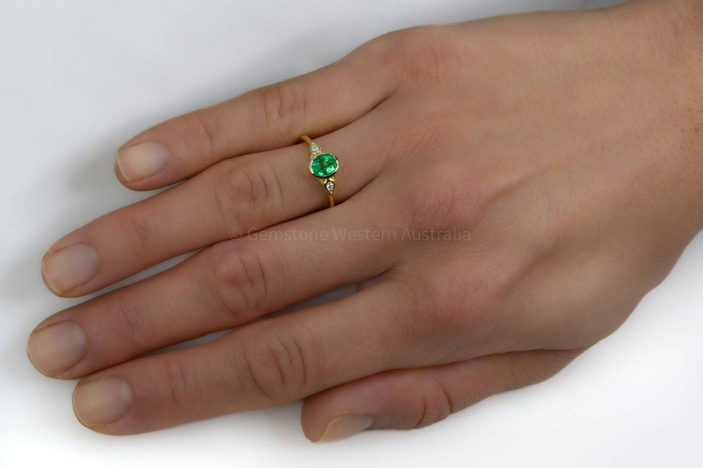 Oval Colombian Emerald and Diamonds Ring, 18K Gold Emerald Engagement Ring, Oval Cut Emerald Gold Ring, Emerald 18K Gold Ring