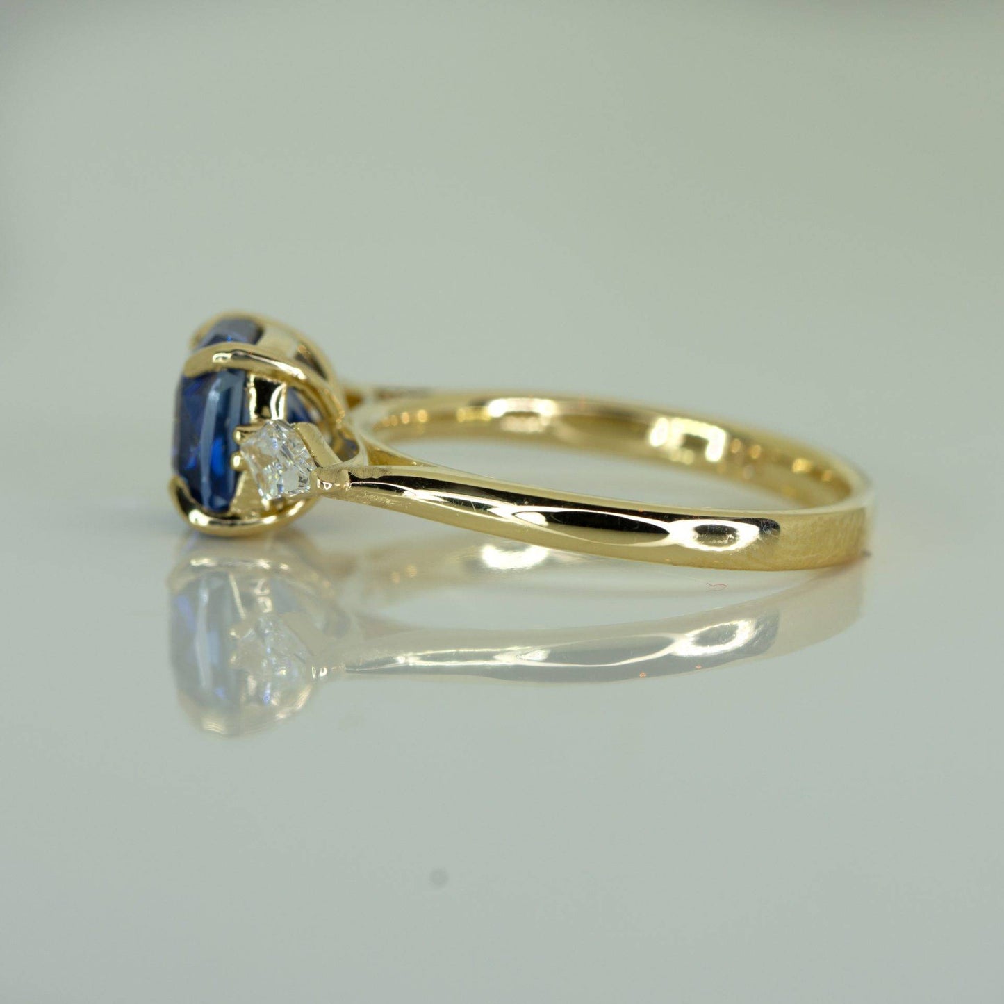 2.74CT Natural Sapphire Diamond Kite Ring in 18K Gold