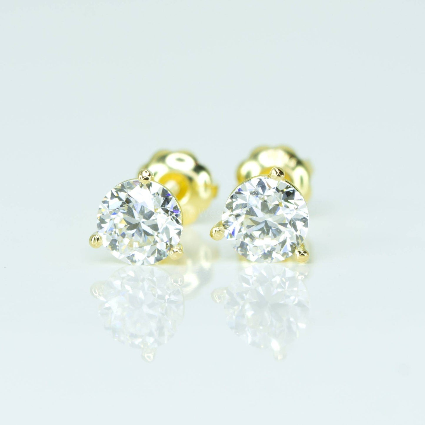 1.0 carat Round Diamond Stud Earrings in 18K Yellow Gold