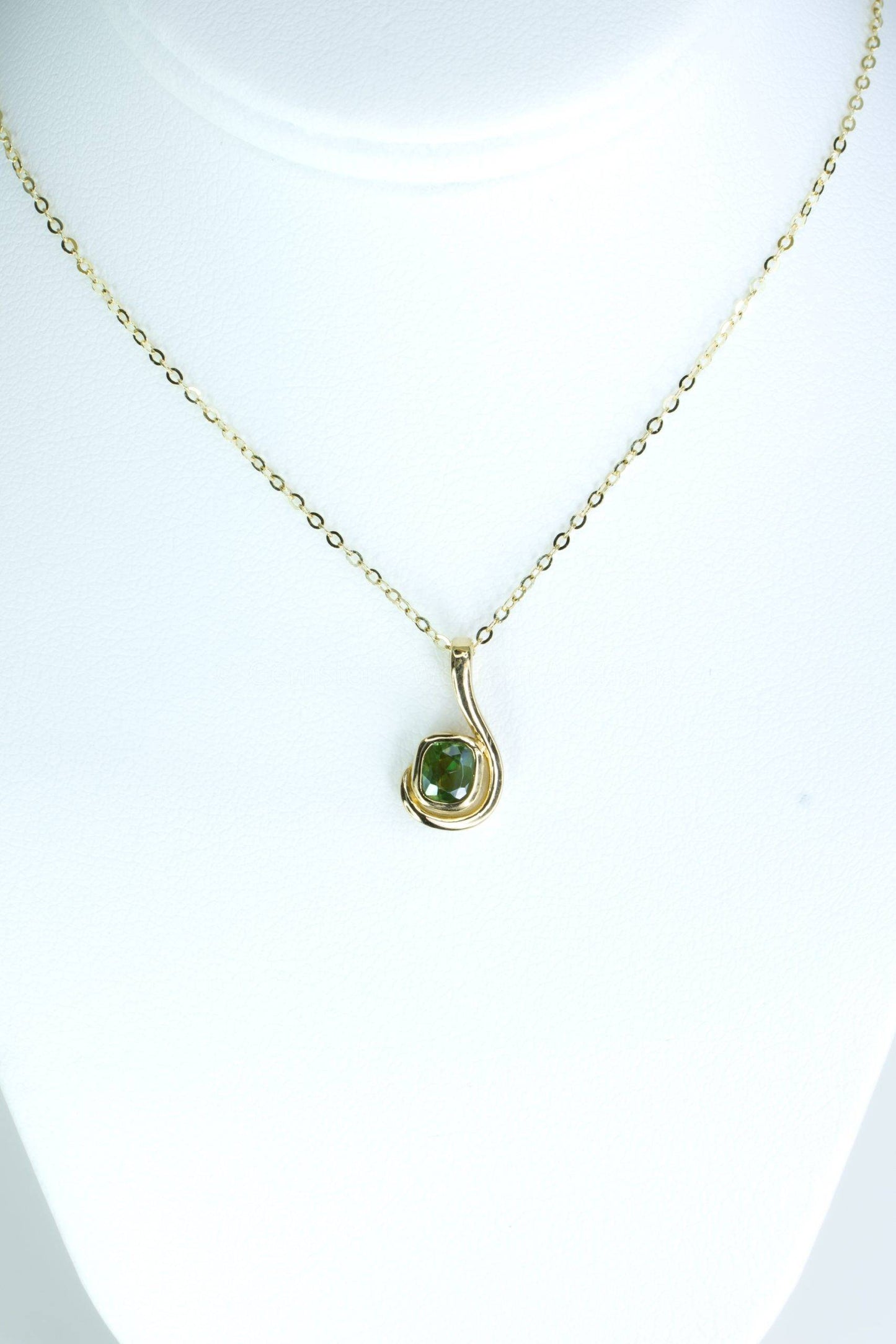 Green Alexandrite Pendant in 18K Yellow Gold